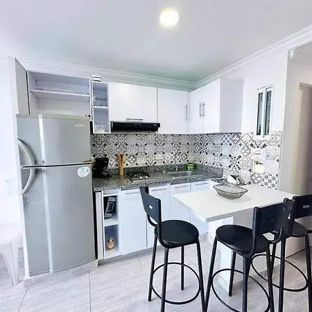 Hermoso En 1br Laguito - Frente A La Playa Apartamento *
