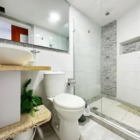 Apartamento Hermoso En 1br Laguito - Frente A La Playa *