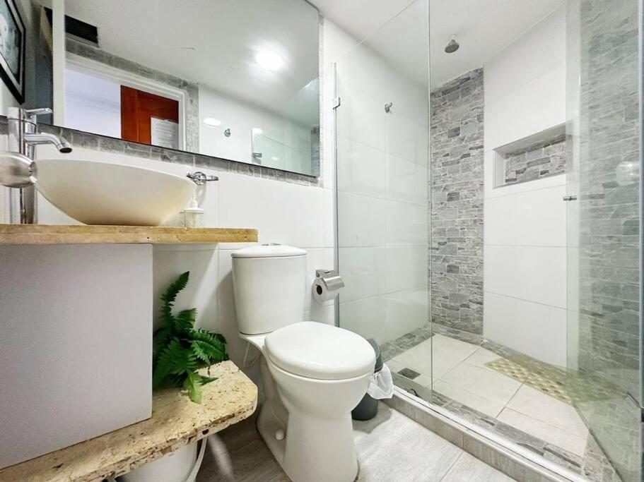 Apartamento Hermoso En 1br Laguito - Frente A La Playa *